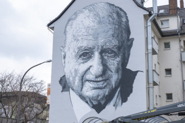 Dieses Wandgemälde basiert u.a. auf einer Fotografie von Edgar Schoepal.