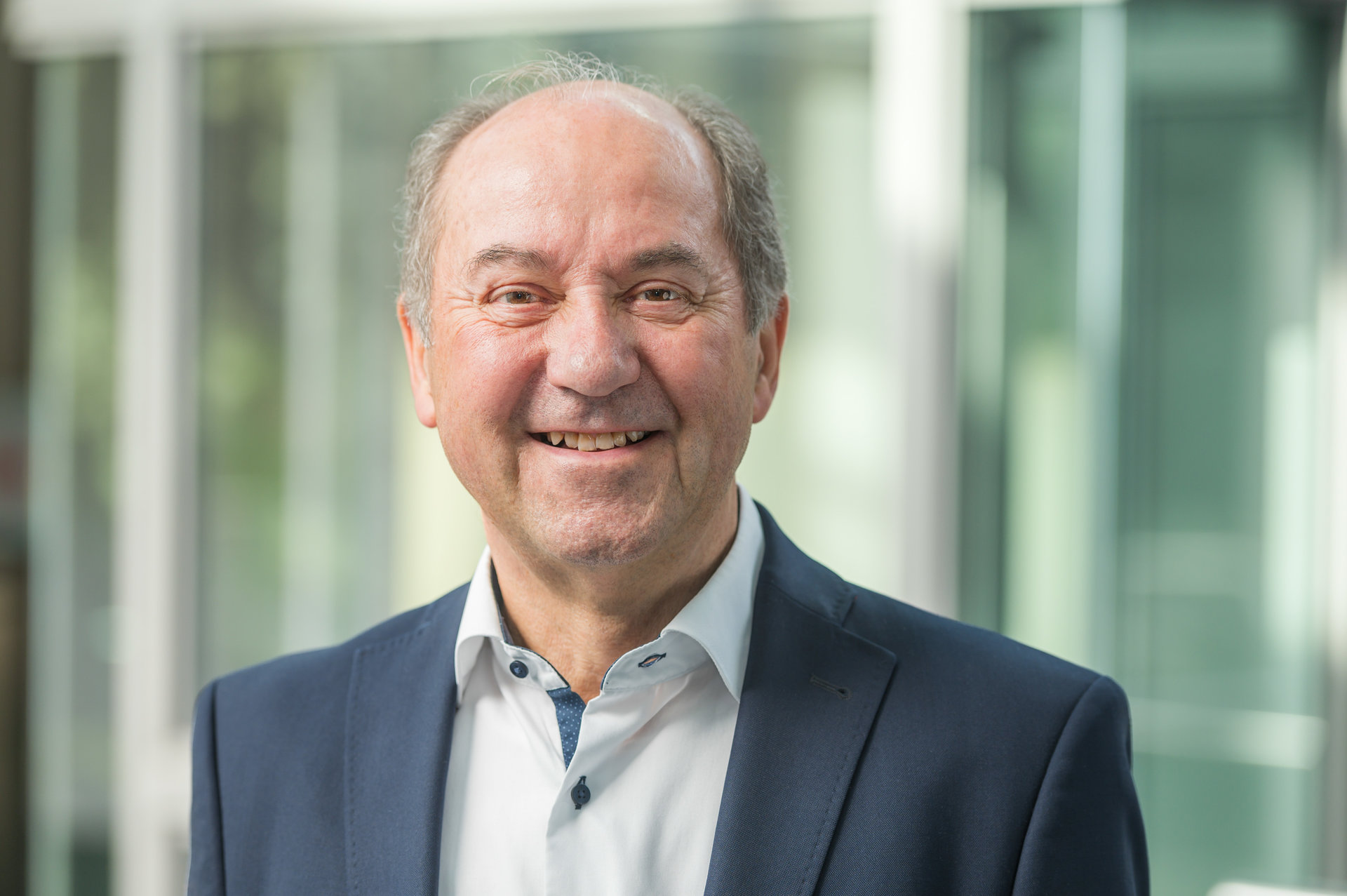 Dr. Reinhard Schneider